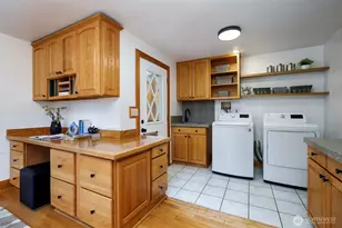1011 NE 103rd St, Seattle, WA 98125 - Photo 14