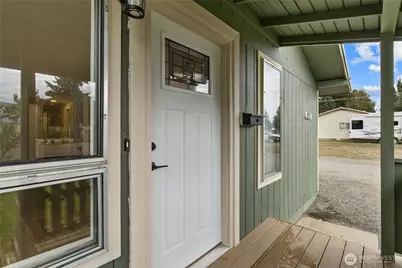 821 E Fourth Street, Cle Elum, WA 98922 - Photo 4
