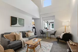 425 Vine St, Seattle, WA 98121 - Photo 2