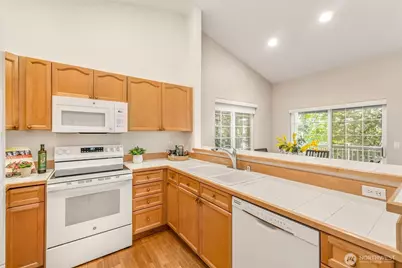 18555 NE 57th Street #18555, Redmond, WA 98052 - Photo 12