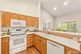 18555 NE 57th St, Redmond, WA 98052 - Photo 12