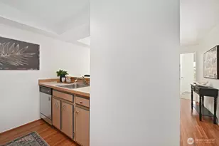 530 Melrose Ave E, Seattle, WA 98102 - Photo 8