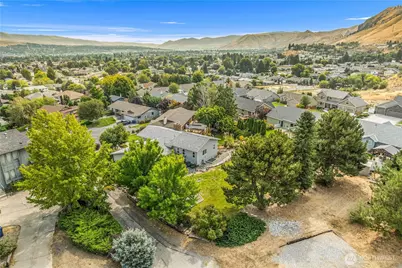 1920 Emerald Place, Wenatchee, WA 98801 - Photo 32