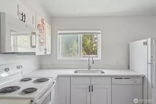 1 Dravus St, Seattle, WA 98109 - Photo 12