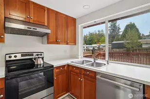 11242 SE 321st Pl, Auburn, WA 98092 - Photo 10
