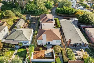 5911 SW Admiral Wy, Seattle, WA 98116 - Photo 4