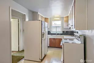4329 S Webster St, Seattle, WA 98118 - Photo 4