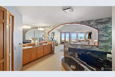 11812 Marine View Drive, Edmonds, WA 98026 - Photo 22