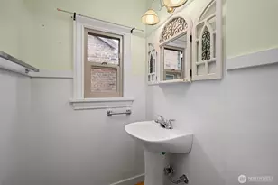 7710 Bagley Ave N, Seattle, WA 98103 - Photo 36