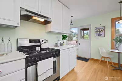 7710 Bagley Avenue N, Seattle, WA 98103 - Photo 14