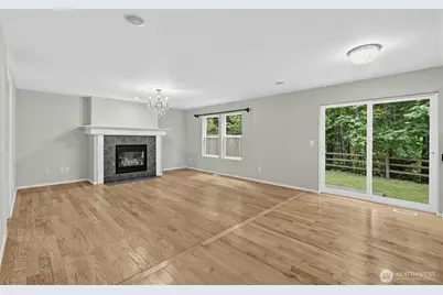 7825 Cortland Avenue SE, Snoqualmie, WA 98065 - Photo 6