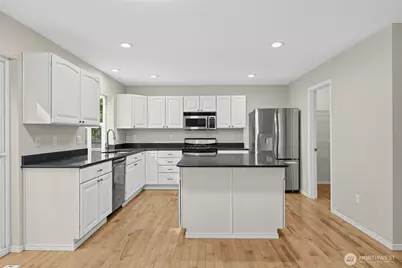7825 Cortland Avenue SE, Snoqualmie, WA 98065 - Photo 10