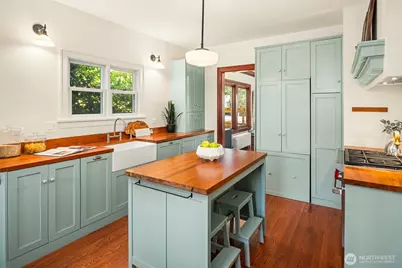 3915 Sunnyside Avenue N, Seattle, WA 98103 - Photo 10
