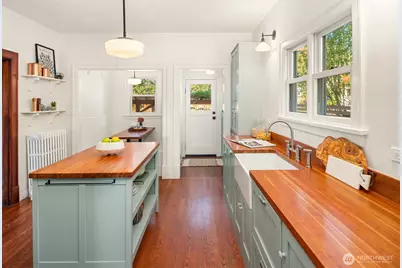 3915 Sunnyside Avenue N, Seattle, WA 98103 - Photo 8