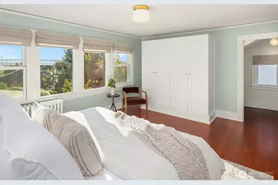 3915 Sunnyside Avenue N, Seattle, WA 98103 - Photo 16