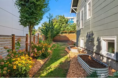 3915 Sunnyside Avenue N, Seattle, WA 98103 - Photo 30