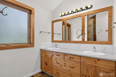 921 Snoqualmie Drive, Snoqualmie Pass, WA 98068 - Photo 8