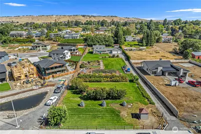 2403 NW Columbia Avenue, East Wenatchee, WA 98802 - Photo 2
