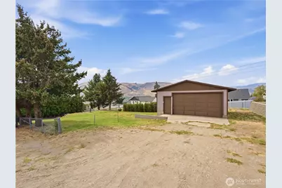 830 S Nancy Avenue, East Wenatchee, WA 98802 - Photo 2