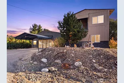 103 S Houston Avenue, East Wenatchee, WA 98802 - Photo 2