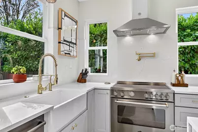 7124 Wright Avenue SW, Seattle, WA 98136 - Photo 12