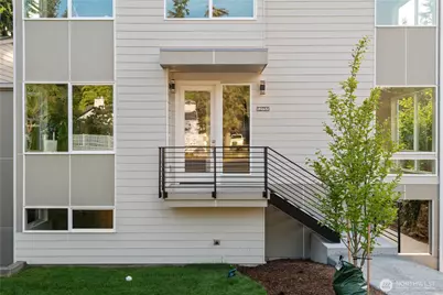 12751 37th Avenue NE, Seattle, WA 98125 - Photo 2