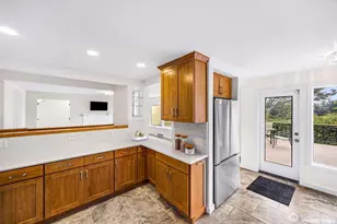 5049 Pullman Ave NE, Seattle, WA 98105 - Photo 8