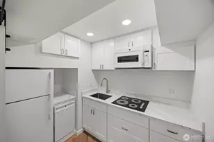 5049 Pullman Ave NE, Seattle, WA 98105 - Photo 28