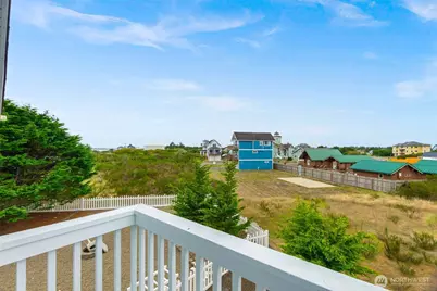 320 Marina Court, Ocean Shores, WA 98569 - Photo 10