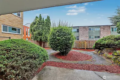 315 13th Avenue E, Seattle, WA 98102 - Photo 10