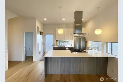 3041 21st Avenue W #B, Seattle, WA 98199 - Photo 2
