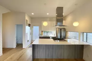 3041 21st Ave W, Seattle, WA 98199 - Photo 2