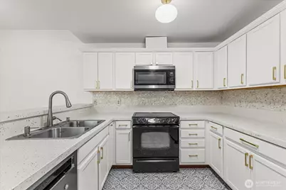 973 NE Ingram Street #A101, Issaquah, WA 98029 - Photo 6