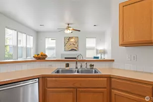 715 SE Heron Dr, College Place, WA 99324 - Photo 10