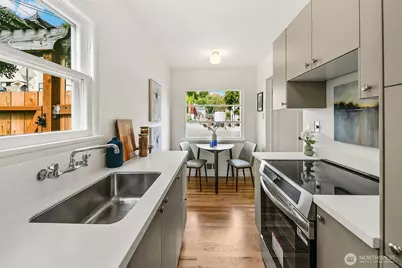 1015 N 40th Street, Seattle, WA 98103 - Photo 6