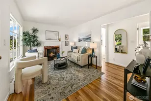 1015 N 40th St, Seattle, WA 98103 - Photo 2