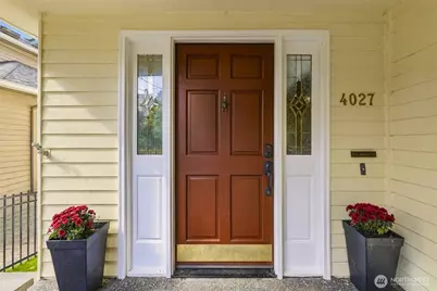 4027 35th Avenue W, Seattle, WA 98199 - Photo 2