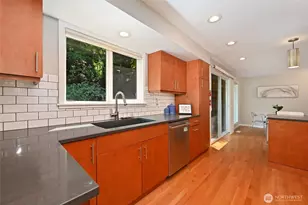 5212 W Mercer Pl, Mercer Island, WA 98040 - Photo 14