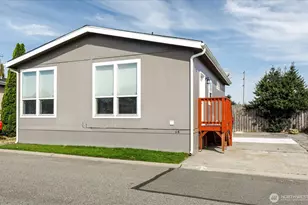 225 NE Ernst St, Oak Harbor, WA 98277 - Photo 2