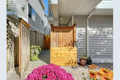 8529 Midvale Avenue N #C, Seattle, WA 98103 - Photo 2