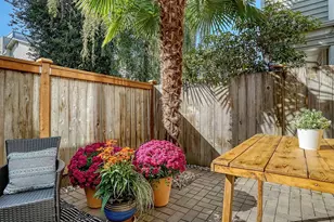 8529 Midvale Ave N, Seattle, WA 98103 - Photo 12