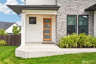 1300 S 41st Pl, Ridgefield, WA 98642 - Photo 2