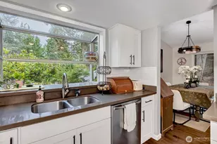 15228 SE 49th St, Bellevue, WA 98006 - Photo 16