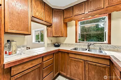 1140 N Cambrian Avenue, Bremerton, WA 98312 - Photo 6