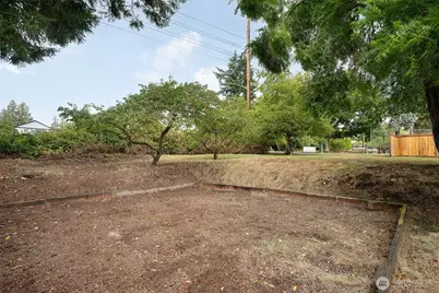 10915 North Park Avenue N, Seattle, WA 98133 - Photo 32