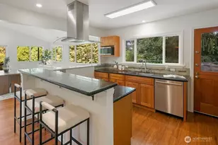 3042 NE 94th St, Seattle, WA 98115 - Photo 8