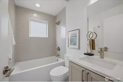 7320 11th Avenue NE, Seattle, WA 98115 - Photo 4