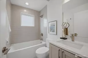 7320 11th Ave NE, Seattle, WA 98115 - Photo 4