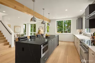4413 2nd Avenue NE, Seattle, WA 98105 - Photo 2