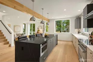 4413 2nd Ave NE, Seattle, WA 98105 - Photo 2